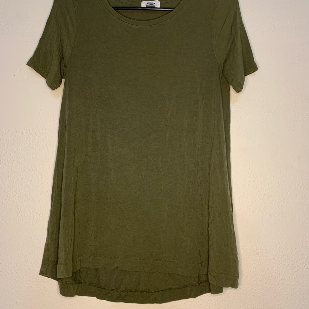 (2) Old Navy v-neck t-shirts